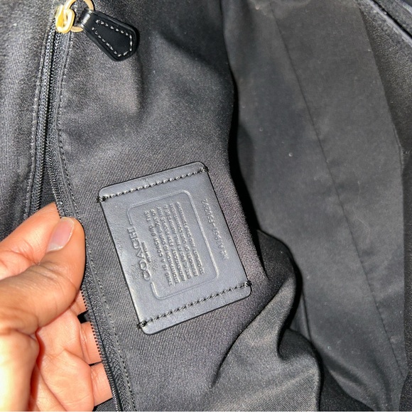 Coach fashionable tote, every day bag, women’s accessory, affordable fashion - Picture 7 of 7